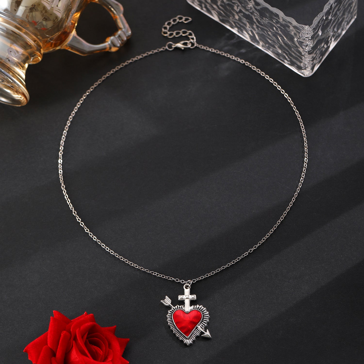 Fashion Personalized Gothic Heart Wings Necklace Vintage Creative One-shot Piercing Heart Collarbone Chain Accessories